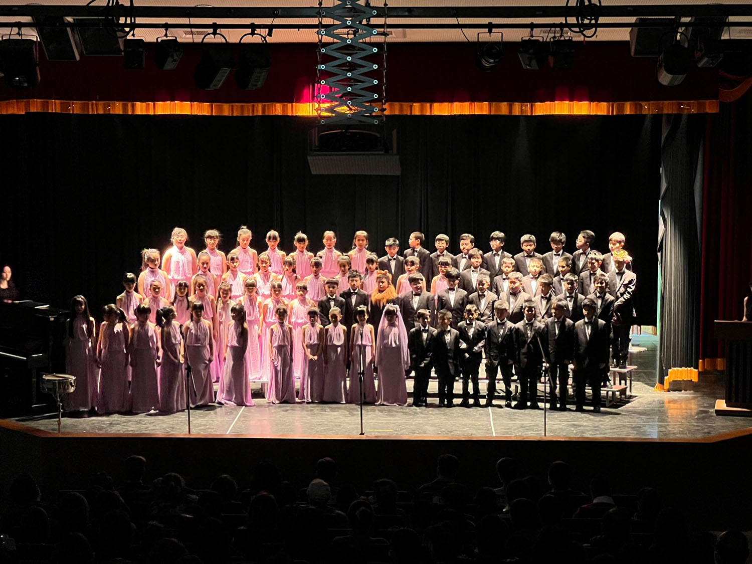20221224-concerts-and-charity-bazaars_2.jpg